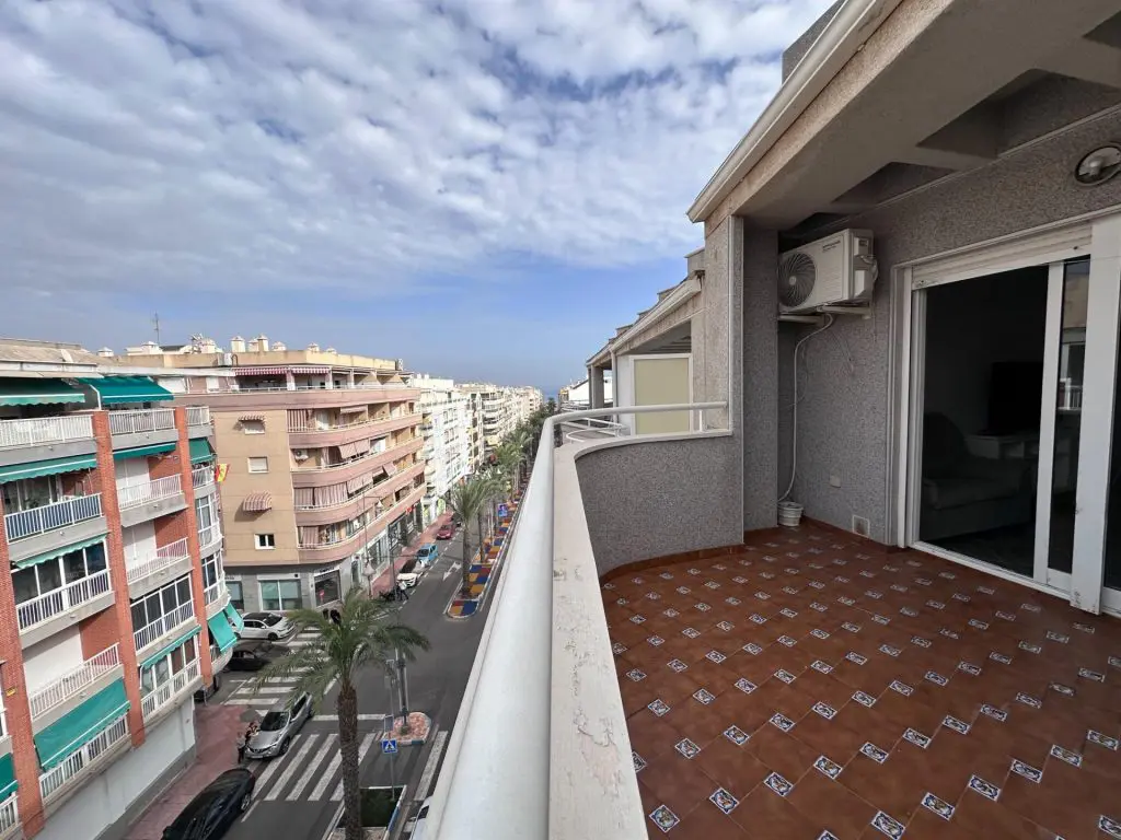 PLANETA SPAIN - Piso en Torrevieja - Zona Habaneras - Atico en Alquiler para todo el ano 1
